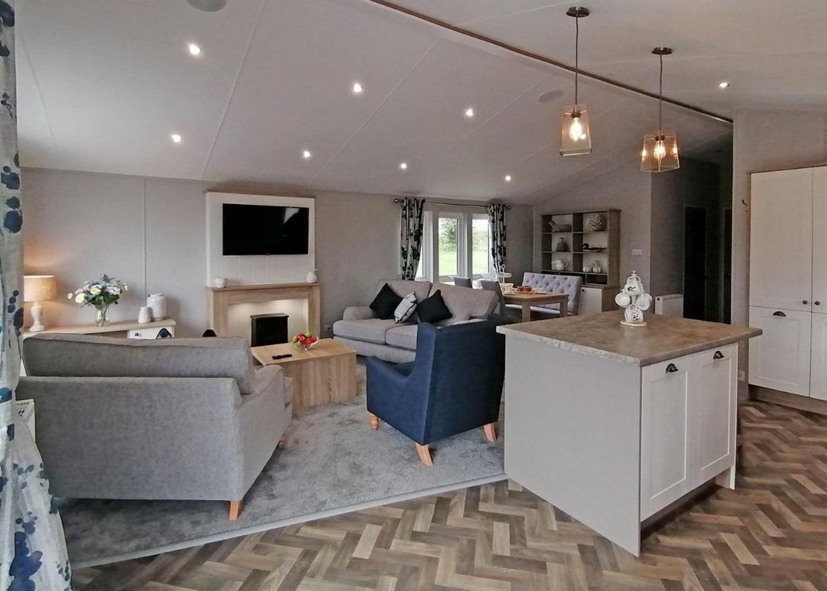 The Springs Lakeside Holiday Park Fladbury Eksteriør billede