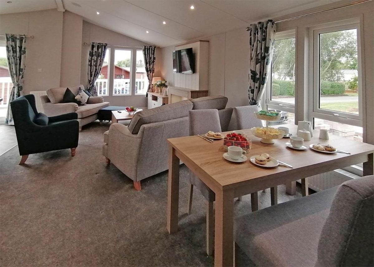 The Springs Lakeside Holiday Park Fladbury Eksteriør billede