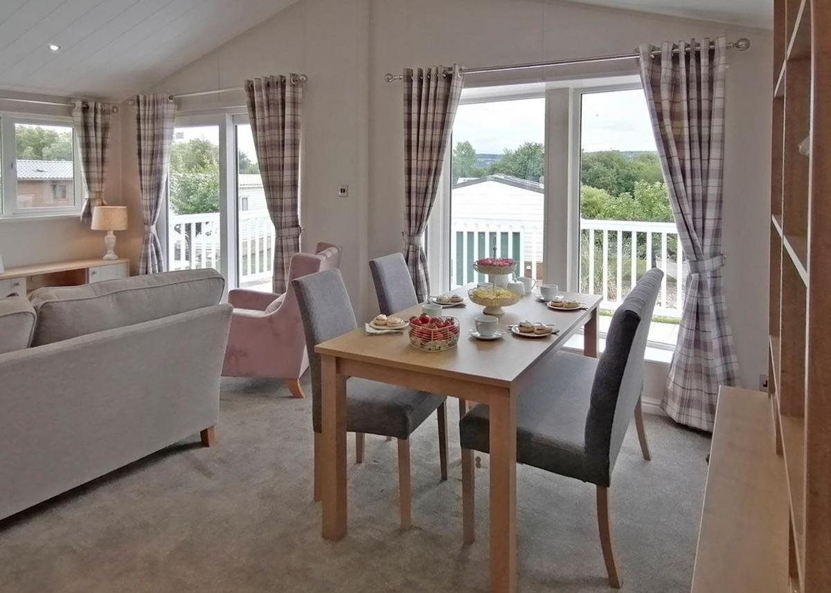 The Springs Lakeside Holiday Park Fladbury Eksteriør billede