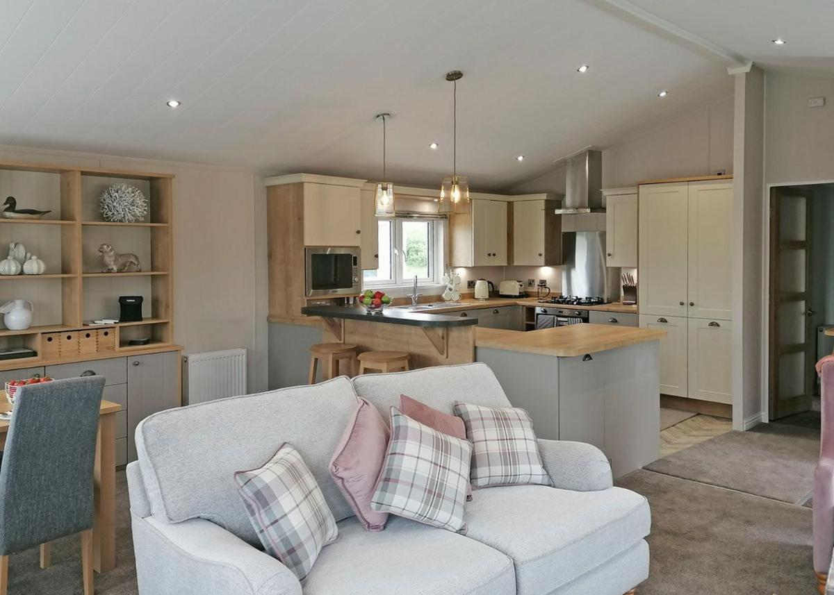The Springs Lakeside Holiday Park Fladbury Eksteriør billede