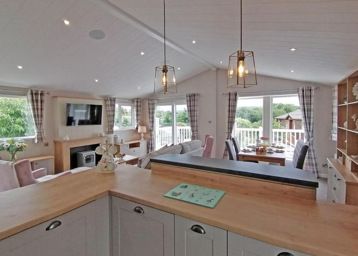 The Springs Lakeside Holiday Park Fladbury Eksteriør billede